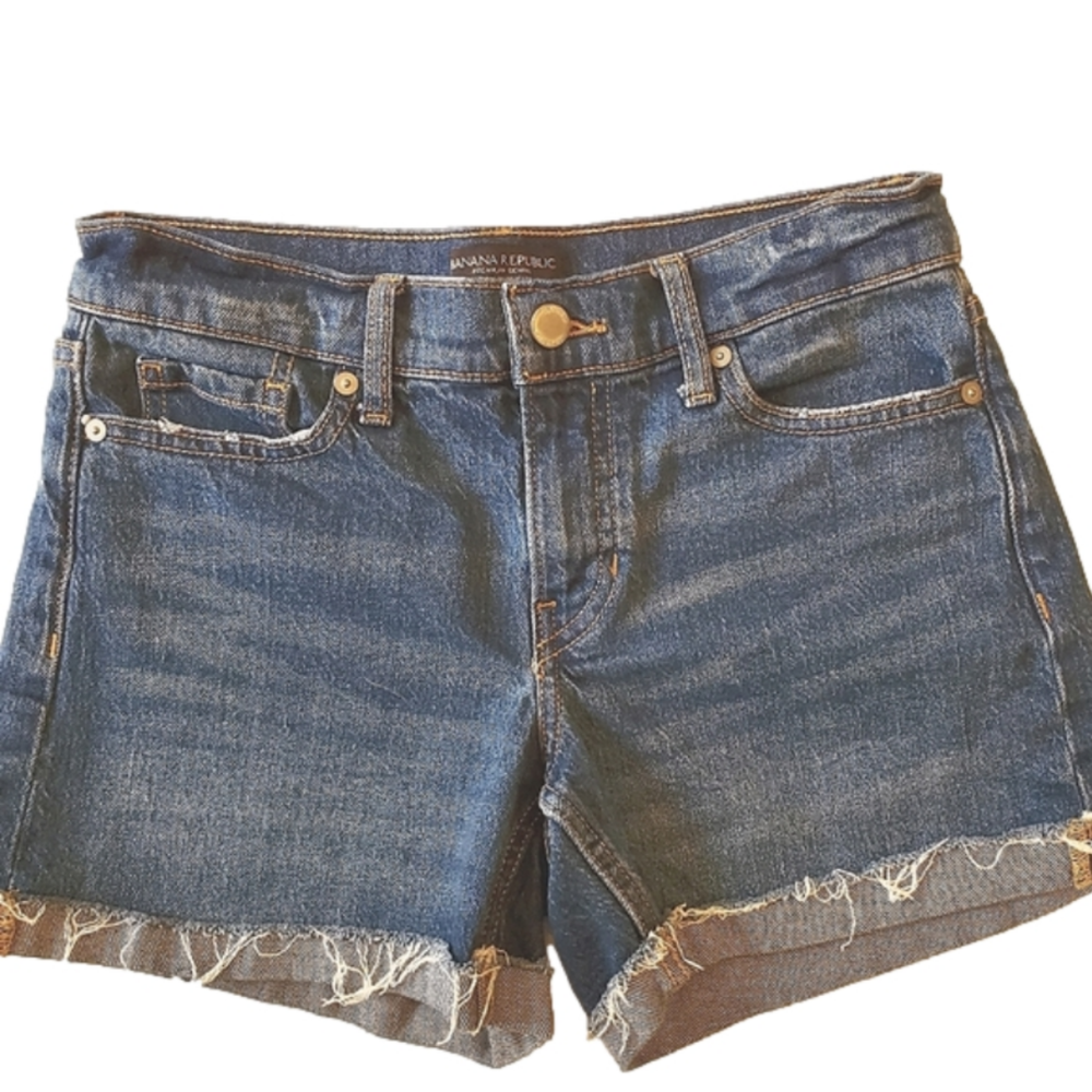 Banana Republic Premium Denim 4" cuffed jean shorts  LIKE NEW Size 24